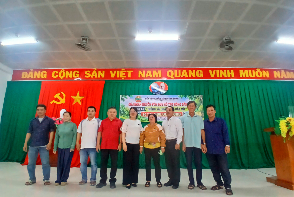 HỘI NÔNG DÂN TỈNH VĨNH LONG GIẢI NGÂN 500 TRIỆU ĐỒNG
 HỖ TRỢ NÔNG DÂN PHƯỜNG CÁI VỒN PHÁT TRIỂN TRỒNG MÍT
